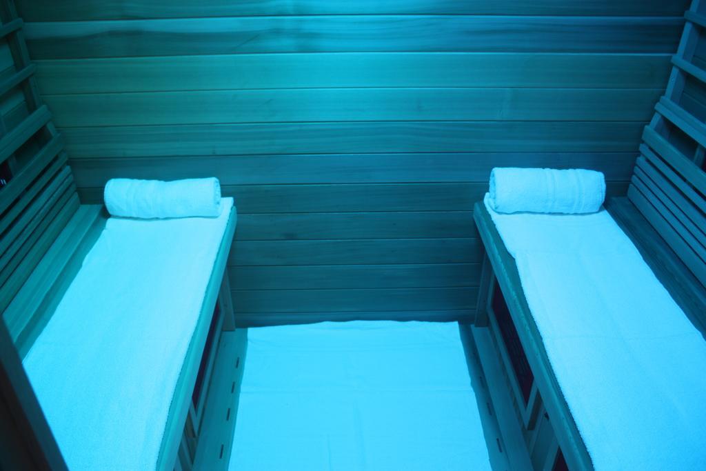 Latitude Ouest Hotel Restaurant & Spa Locronan Exterior foto