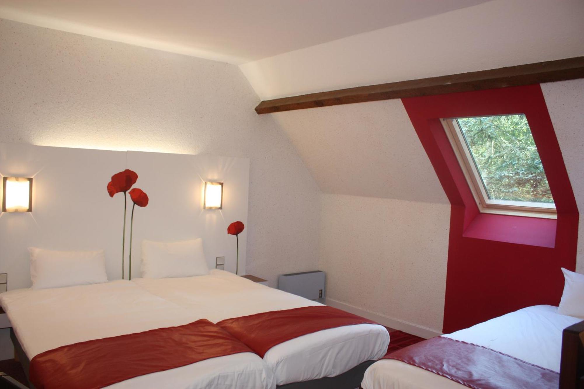 Latitude Ouest Hotel Restaurant & Spa Locronan Exterior foto