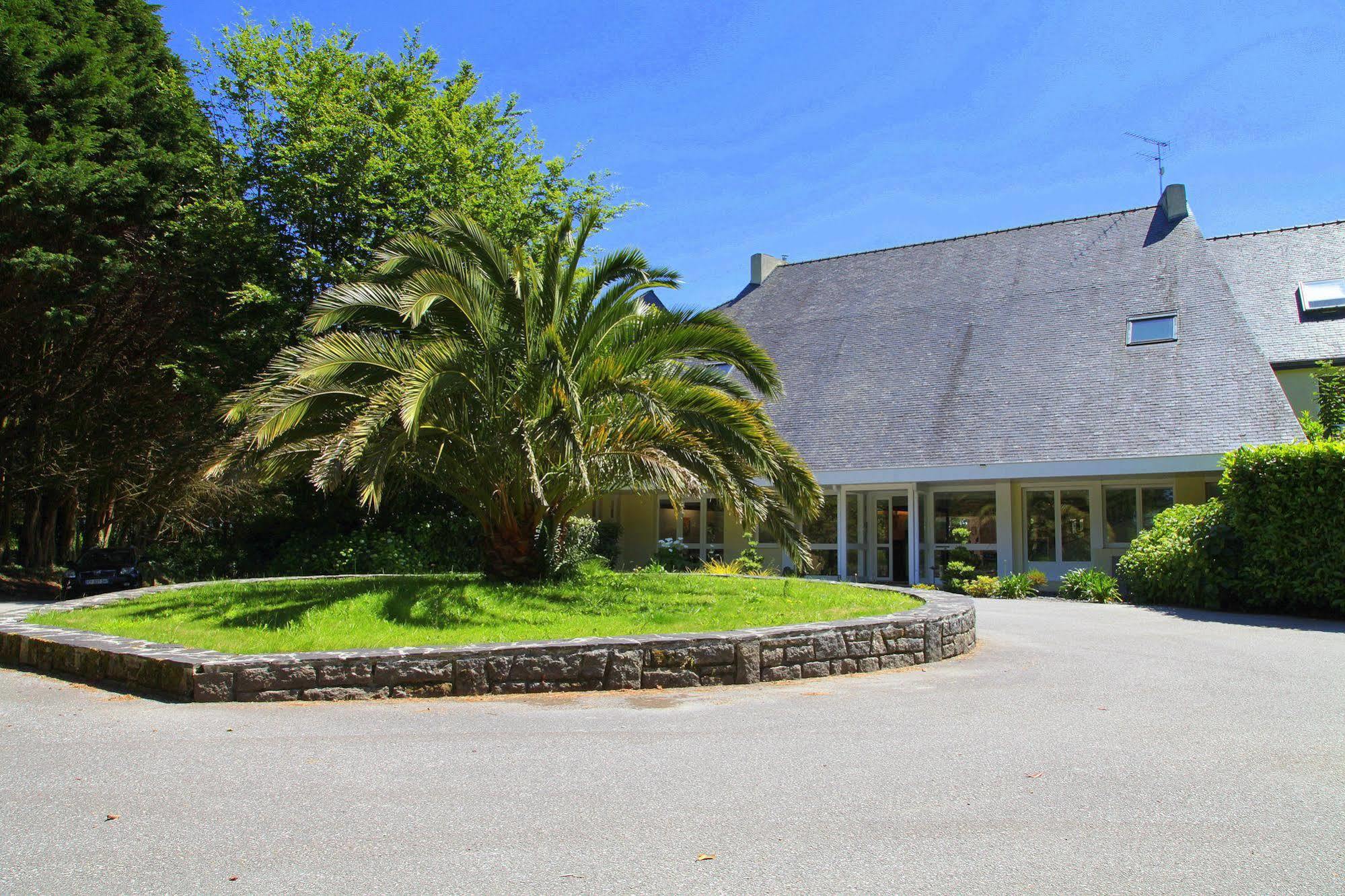 Latitude Ouest Hotel Restaurant & Spa Locronan Exterior foto