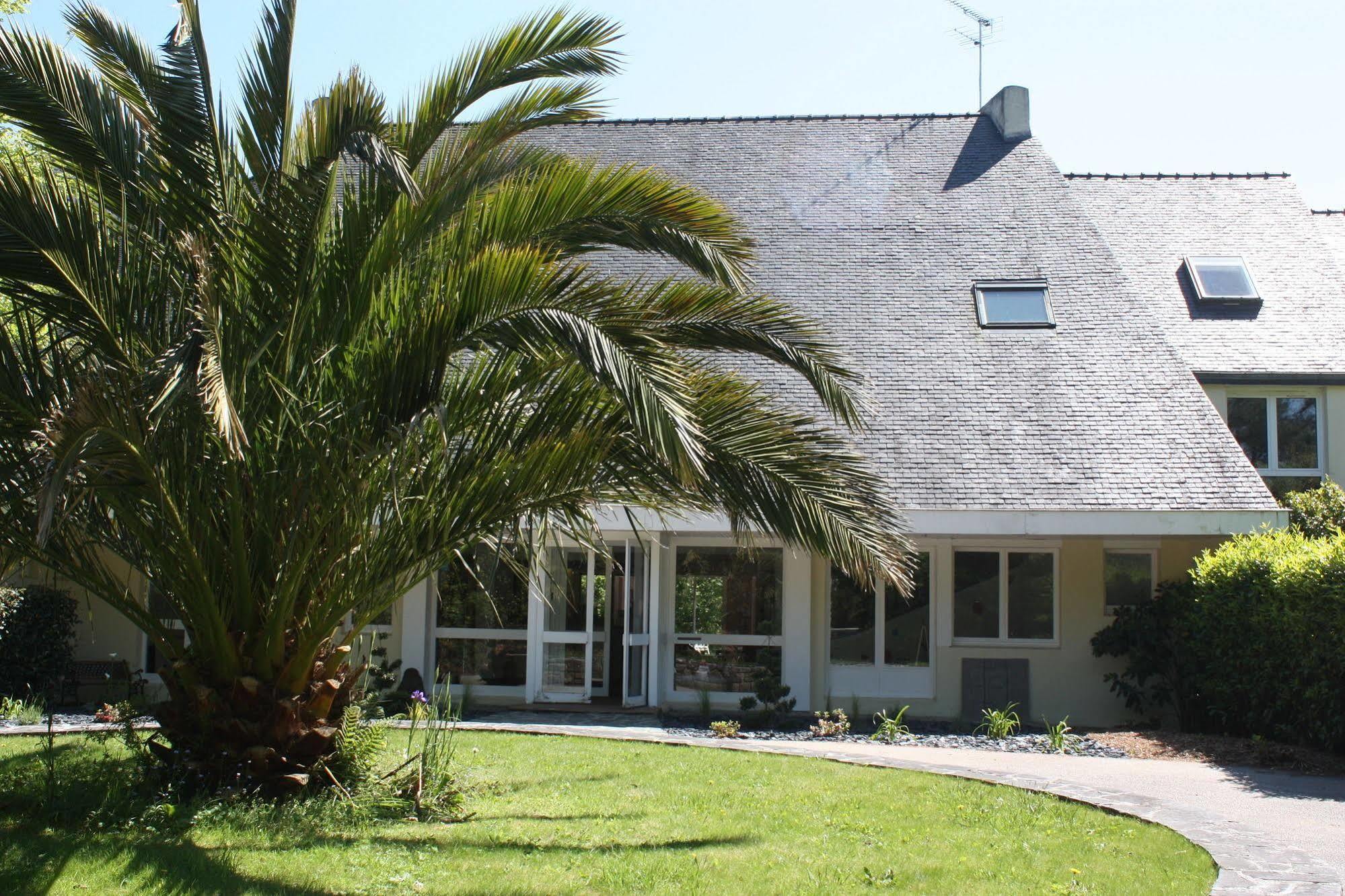 Latitude Ouest Hotel Restaurant & Spa Locronan Exterior foto
